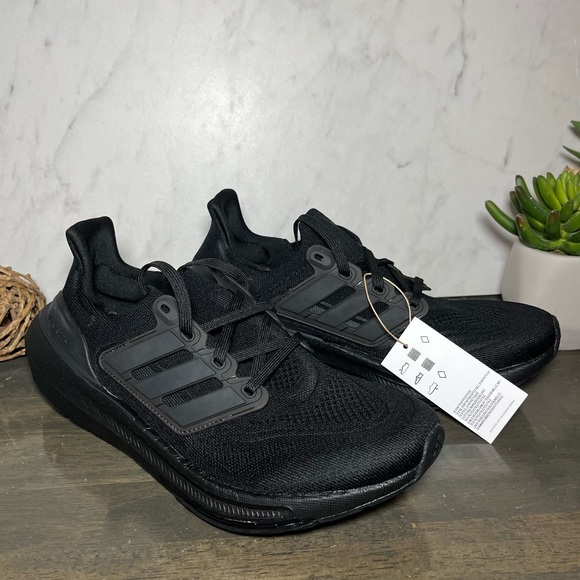 adidas UltraBOOST Light Triple Black - Picture 7 of 9